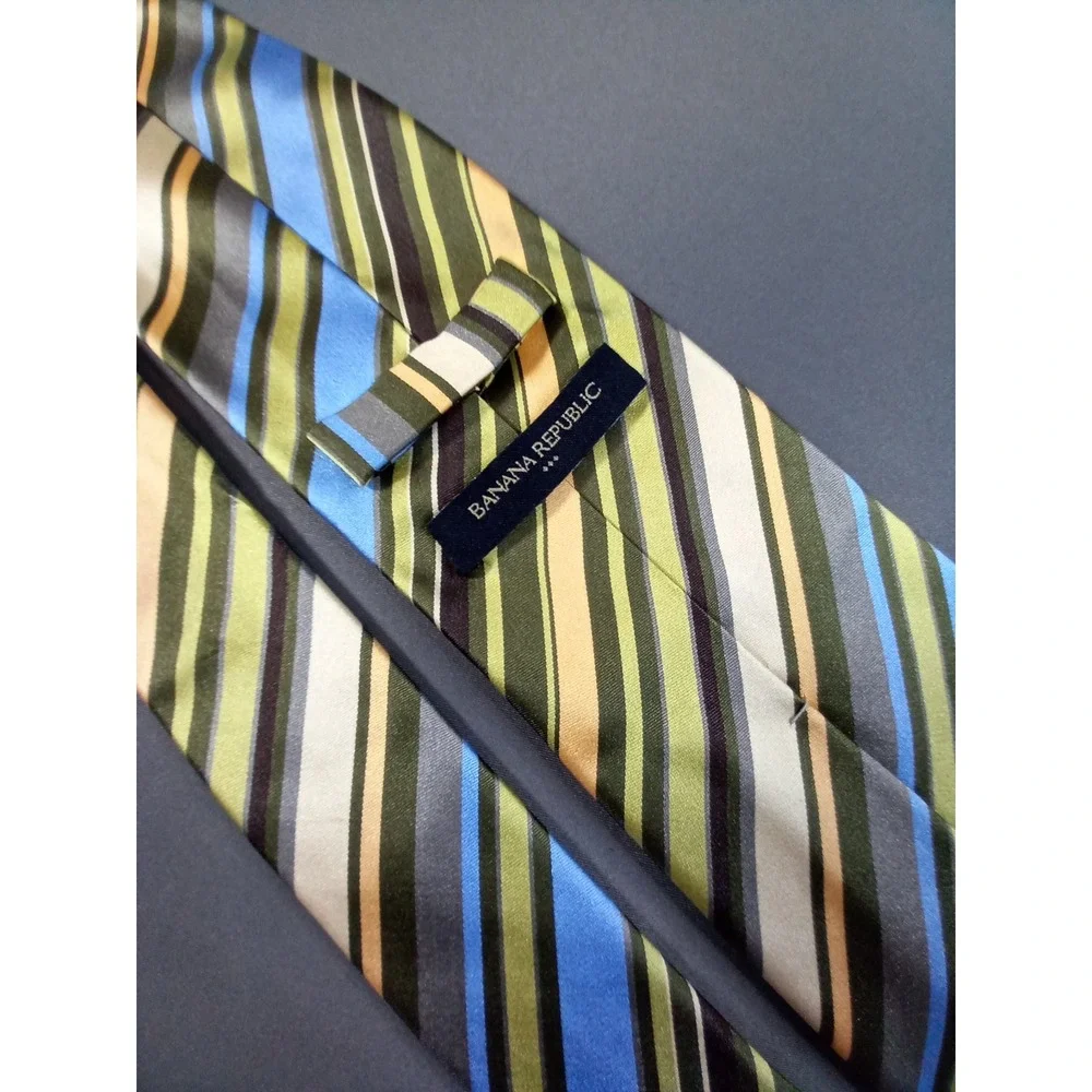 Banana Republic 100% Silk Striped Necktie Green Blue Olive Gray‎ Cream Mens Tie